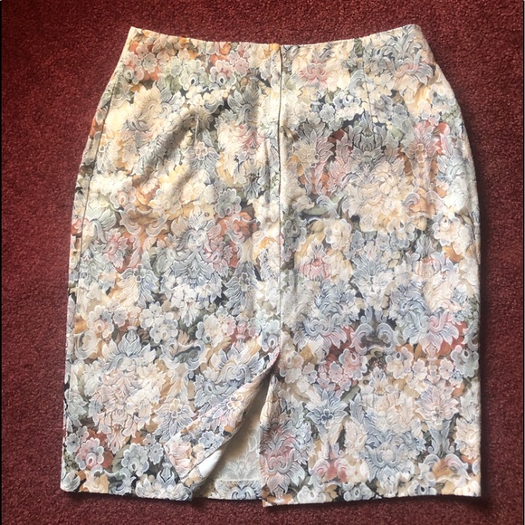 "EVIDENCE" PATTERN SKIRT - Picture 4 of 7